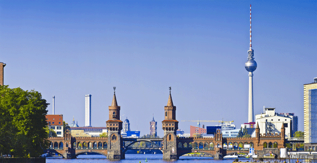 Panorama mit Oberbaumbrücke in Berlin © draghicich - Fotolia.com