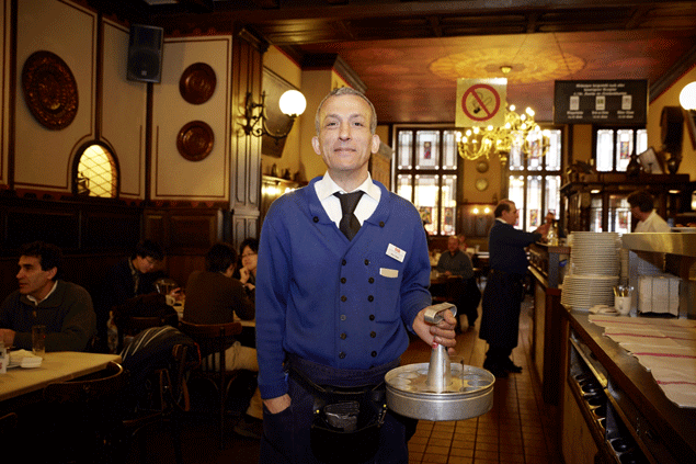 Brauhaus Früh, Köbes Bildeigner © Axel Schulten | KölnTourismus GmbH